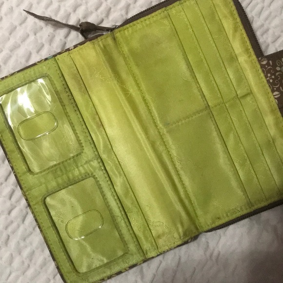 Vera Bradley Hand Wallet - Picture 3 of 6